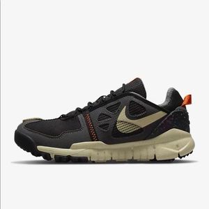 - Nike free terra vista men shose size 7.5 color black